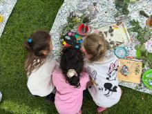 Photo Image Children using arts and crafts