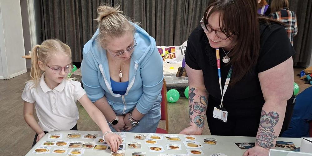 Picture of young person and mum co-design the Live Well Cafe Menu